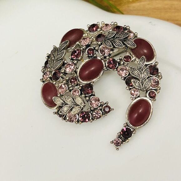 Retro Vintage Brooch Leaf Swirl Burgundy Red Rhinestone Cabochon Foliage 4337 - Picture 3 of 7